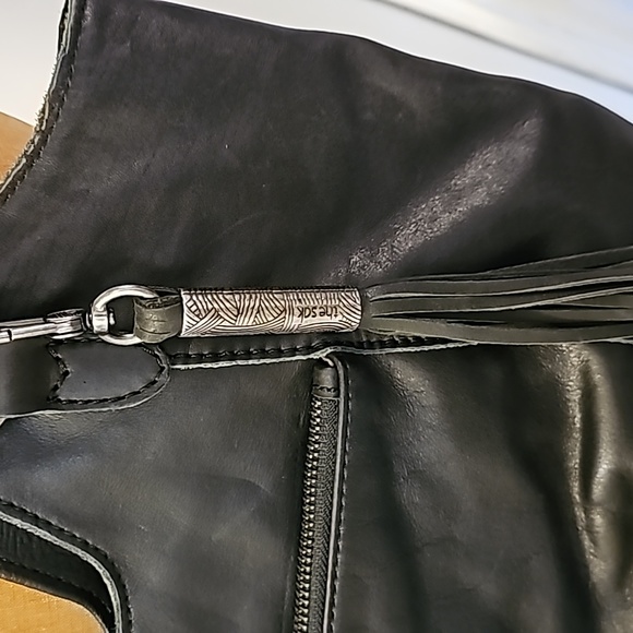 The Sak Leather Shoulder Purse with Tassell Charm. Black. Multi pocket. - Picture 3 of 9